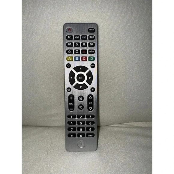 General Electric 33709 CL5 7252 Universal Remote Control (Tested) - Picture 1 of 2